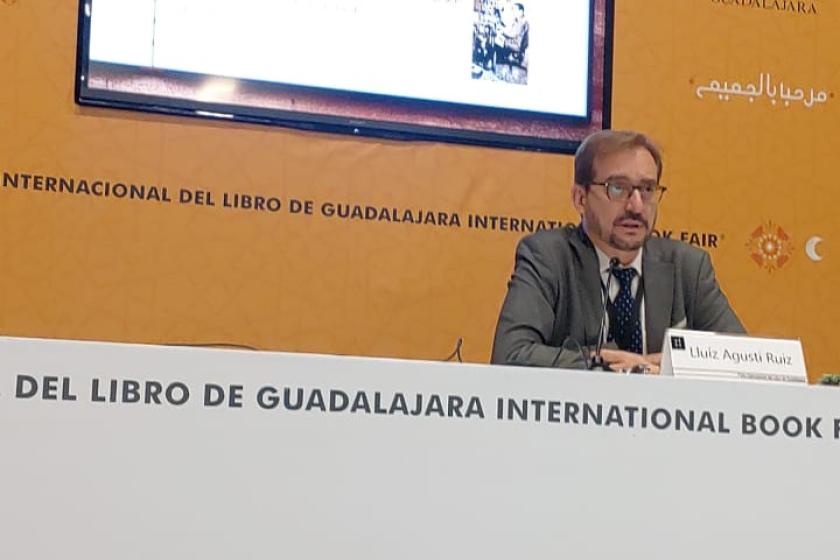 En la imaen se encuentra Lluís Agustí Ruiz quien compartió la segunda conferencia magistral del XXXVI Coloquio Inrternacional de Bibliotecarios