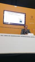 En la imaen se encuentra Lluís Agustí Ruiz quien compartió la segunda conferencia magistral del XXXVI Coloquio Inrternacional de Bibliotecarios